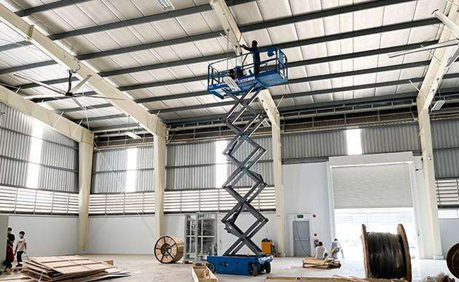 钢结构厂房安装超大工业风扇